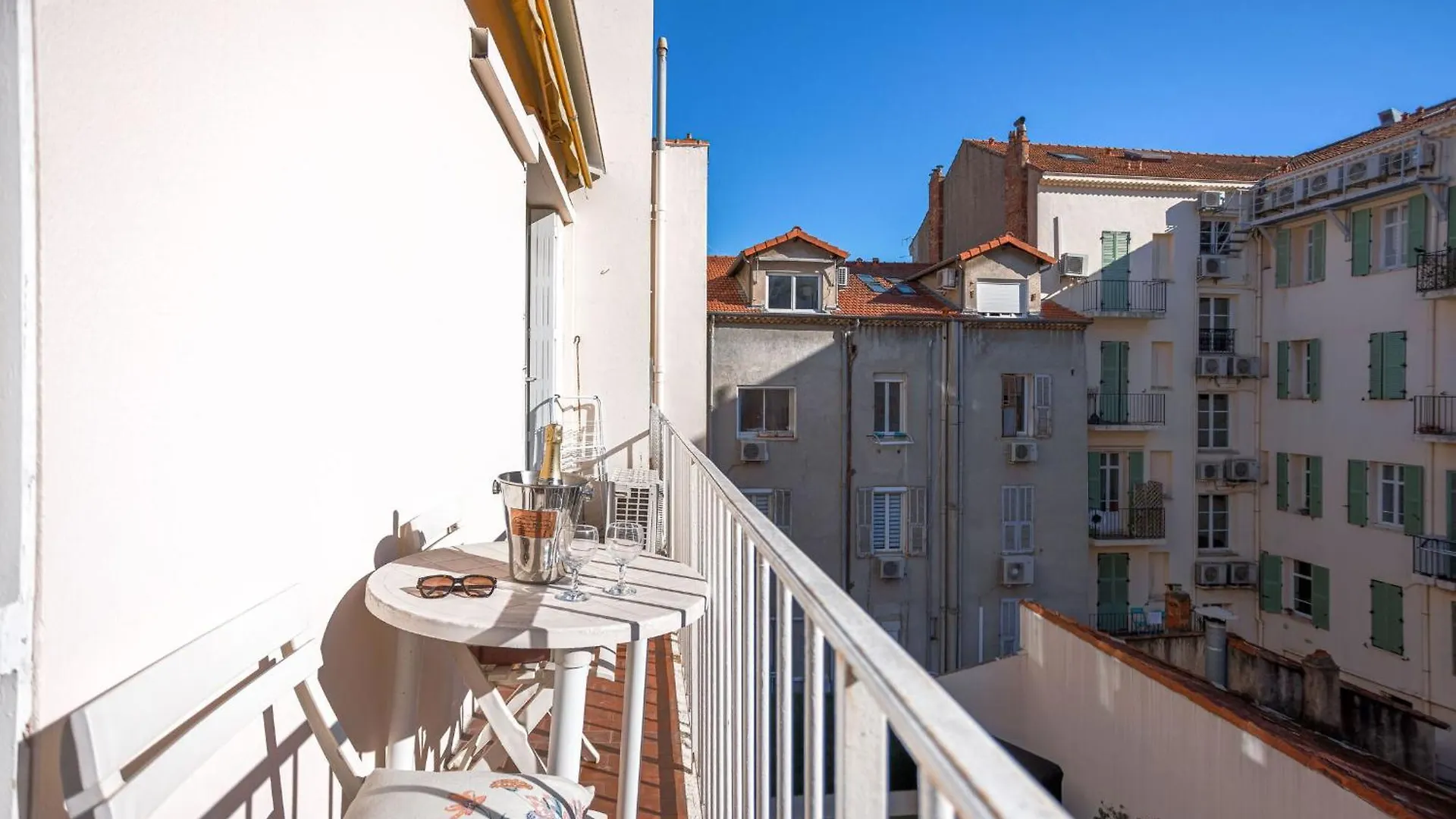 Rue Hoche By Halldis Cannes 0*,  France