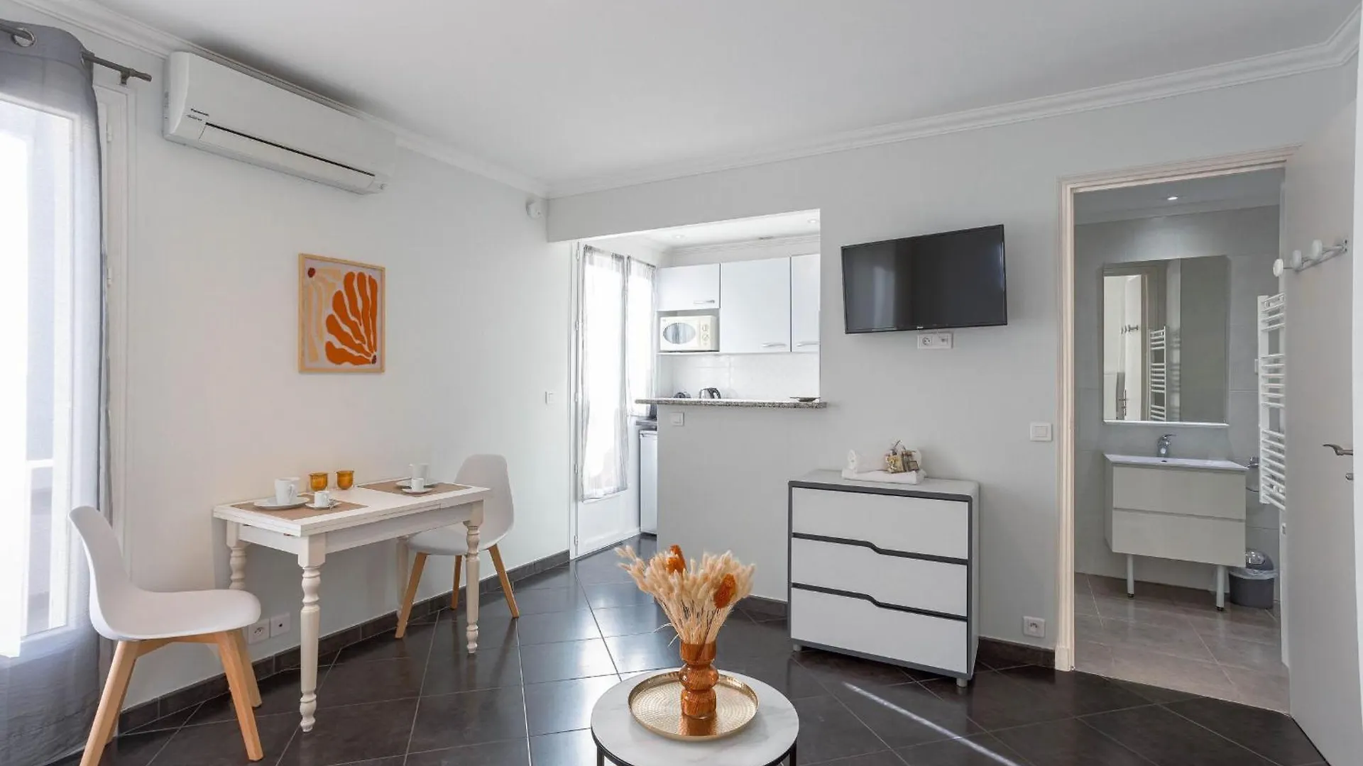 Apartment Rue Hoche By Halldis Cannes