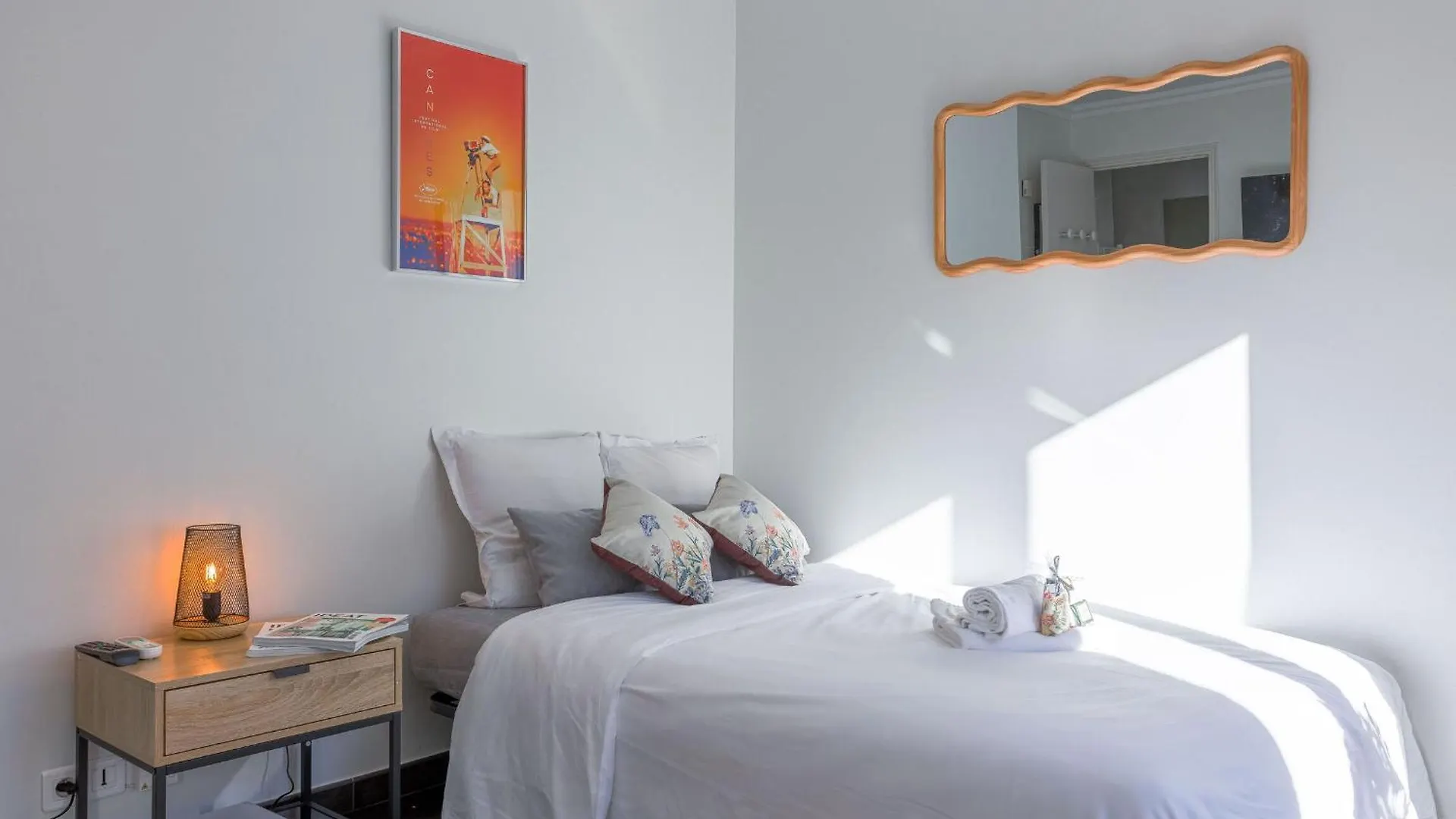 Rue Hoche By Halldis Cannes France
