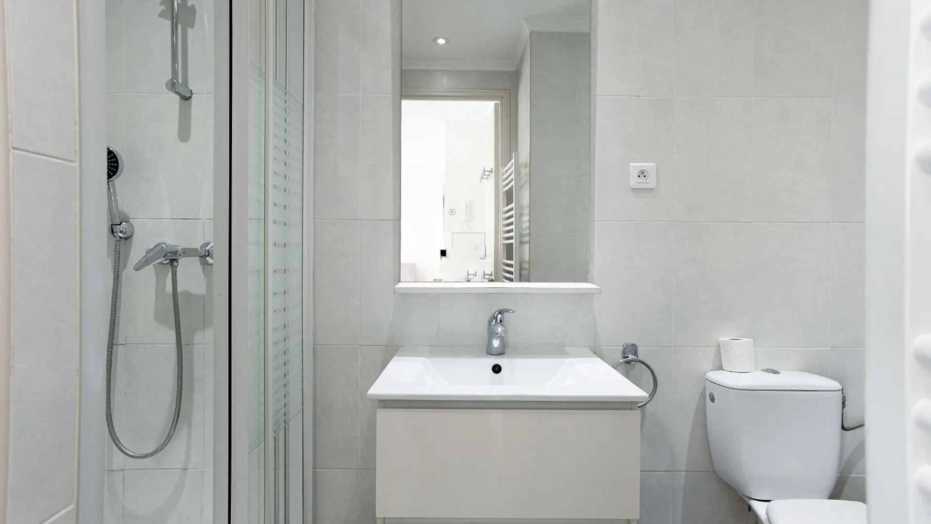 Apartment Rue Hoche By Halldis Cannes France